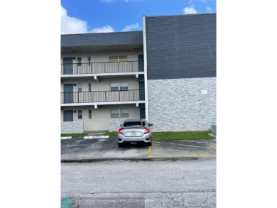 Beach Condo For Sale in Tamarac, Florida