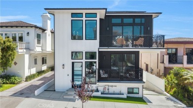 Beach Townhome/Townhouse For Sale in Hermosa Beach, California