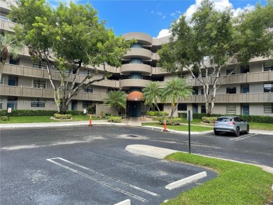 Beach Condo For Sale in Pembroke Pines, Florida