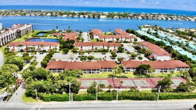 Beach Condo For Sale in Hypoluxo, Florida