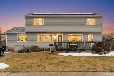 Beach Home For Sale in Island Park, New York