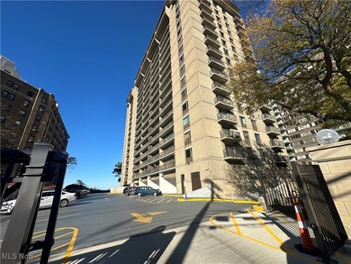 Beach Condo For Sale in Lakewood, Ohio