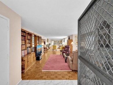 Beach Condo For Sale in South Palm Beach, Florida