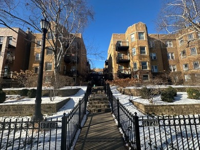 Beach Condo Active Under Contract in Chicago, Illinois