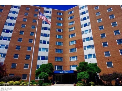 Beach Condo For Sale in Lakewood, Ohio