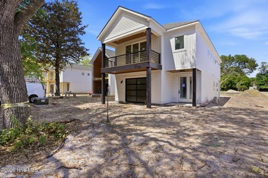 Beach Home Active Under Contract in Wilmington, North Carolina