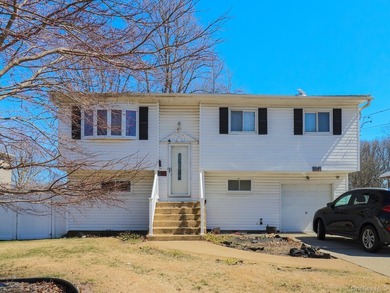 Beach Home Sale Pending in Bay Shore, New York