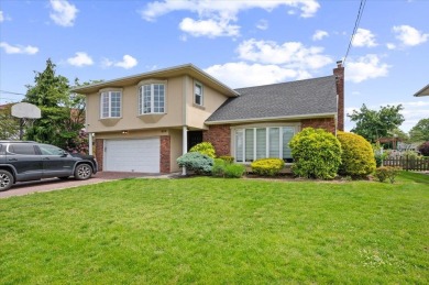 Beach Home For Sale in Woodmere, New York