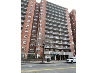 Beach Home For Sale in Jamaica, New York