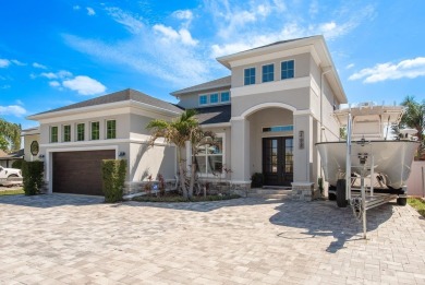 Beach Home For Sale in Palm Harbor, Florida