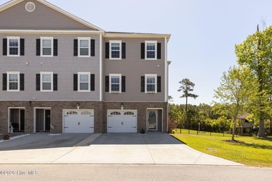 Beach Townhome/Townhouse For Sale in Hubert, North Carolina