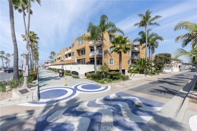 Beach Condo For Sale in Newport Beach, California