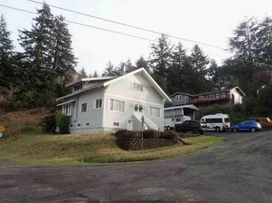 Beach Home For Sale in Coos Bay, Oregon