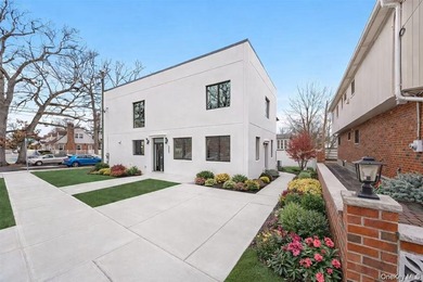 Beach Home For Sale in Bayside, New York