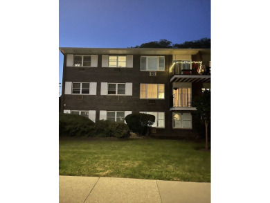 Beach Home For Sale in Skokie, Illinois