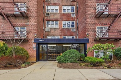 Beach Home For Sale in Flushing, New York