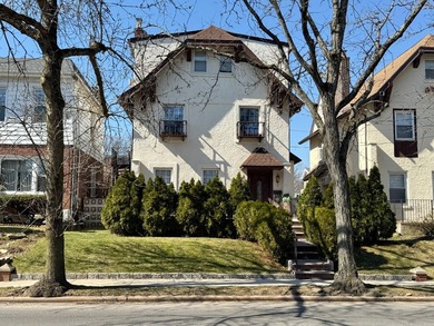 Beach Condo For Sale in Bayside, New York