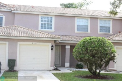 Beach Townhome/Townhouse For Sale in Tamarac, Florida