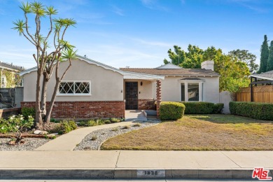 Beach Home Sale Pending in Santa Monica, California