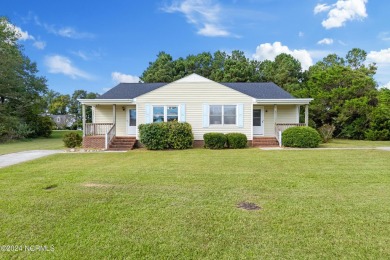 Beach Townhome/Townhouse For Sale in Sneads Ferry, North Carolina