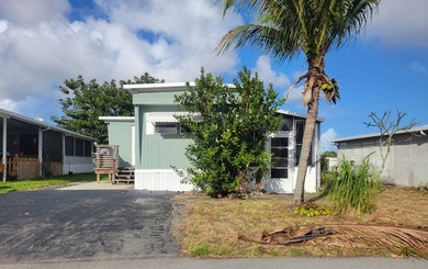 Beach Home For Sale in West Palm Beach, Florida