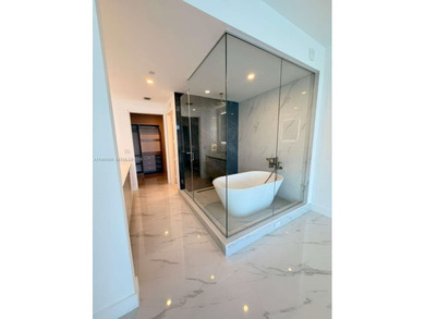 Beach Condo For Sale in Miami, Florida