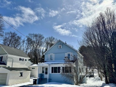 Beach Home Sale Pending in Houghton, Michigan