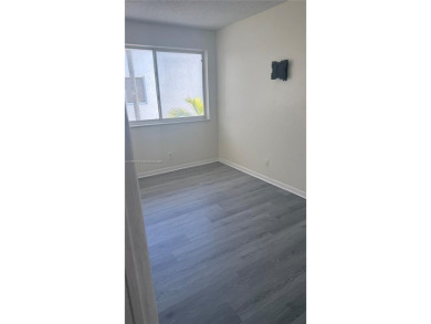 Beach Condo For Sale in Tamarac, Florida