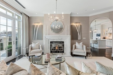 Beach Condo For Sale in North Hills, New York