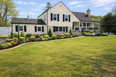 Beach Home Sale Pending in Bay Shore, New York