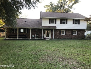 Beach Home For Sale in River Bend, North Carolina