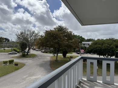 Beach Condo For Sale in West Palm Beach, Florida