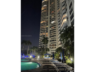 Beach Condo For Sale in Aventura, Florida