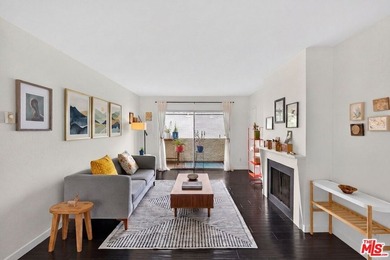 Beach Condo For Sale in Santa Monica, California