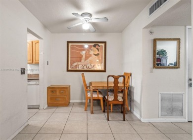 Beach Condo For Sale in Lantana, Florida