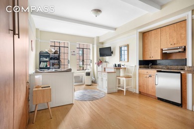 Apartment For Sale in New York image photo picture
