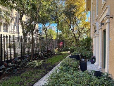 Beach Townhome/Townhouse For Sale in Aventura, Florida