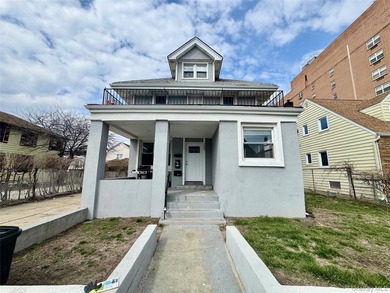 Beach Home For Sale in Long Beach, New York
