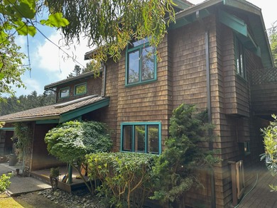 Beach Home For Sale in Eureka, California