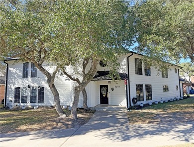 Beach Home For Sale in Rockport, Texas