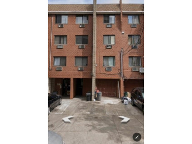 Beach Home For Sale in Flushing, New York