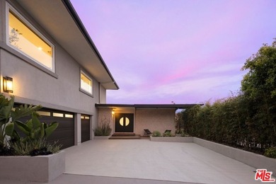 Beach Home Active Under Contract in Playa Del Rey, California
