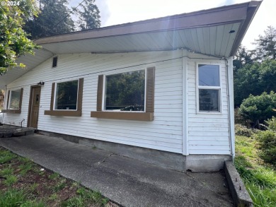 Beach Home For Sale in Gold Beach, Oregon