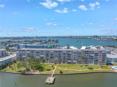 Beach Condo For Sale in South Pasadena, Florida