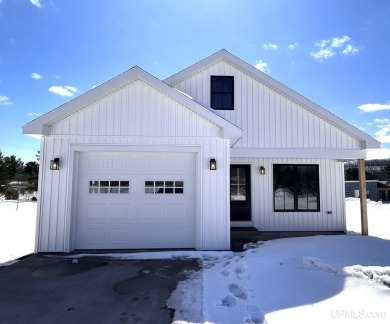 Beach Home For Sale in Hancock, Michigan