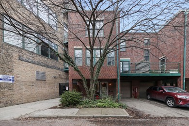 Beach Townhome/Townhouse For Sale in Chicago, Illinois