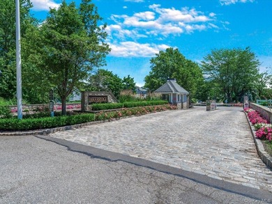 Beach Condo Sale Pending in Kings Park, New York