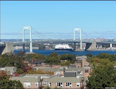 Beach Condo For Sale in Bayside, New York