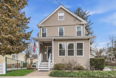 Beach Home For Sale in Oyster Bay, New York