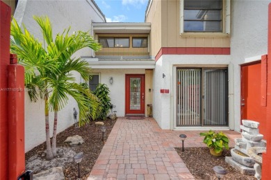 Beach Townhome/Townhouse For Sale in Hollywood, Florida